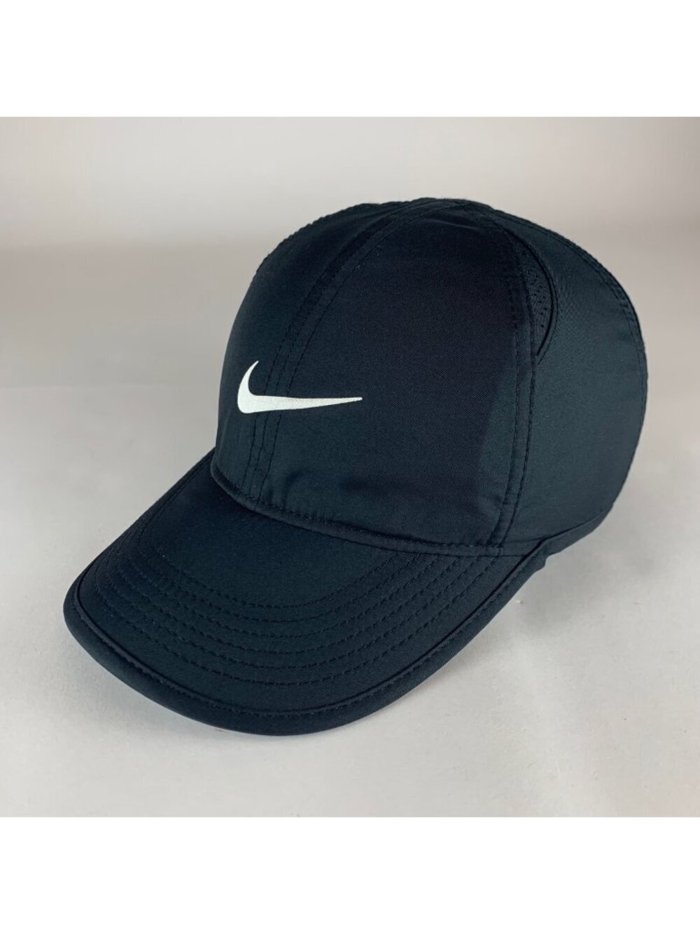 Nike Featherlight Unisex Black Strapback Adjustable Hat 679424-010